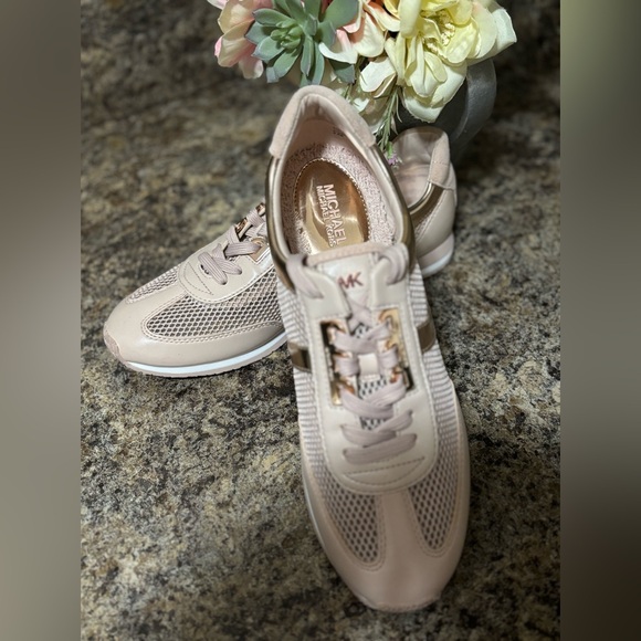 NEW Michael Kors sneakers. Size 9.5. Blush pink with rose gold accent-no box - Picture 2 of 15